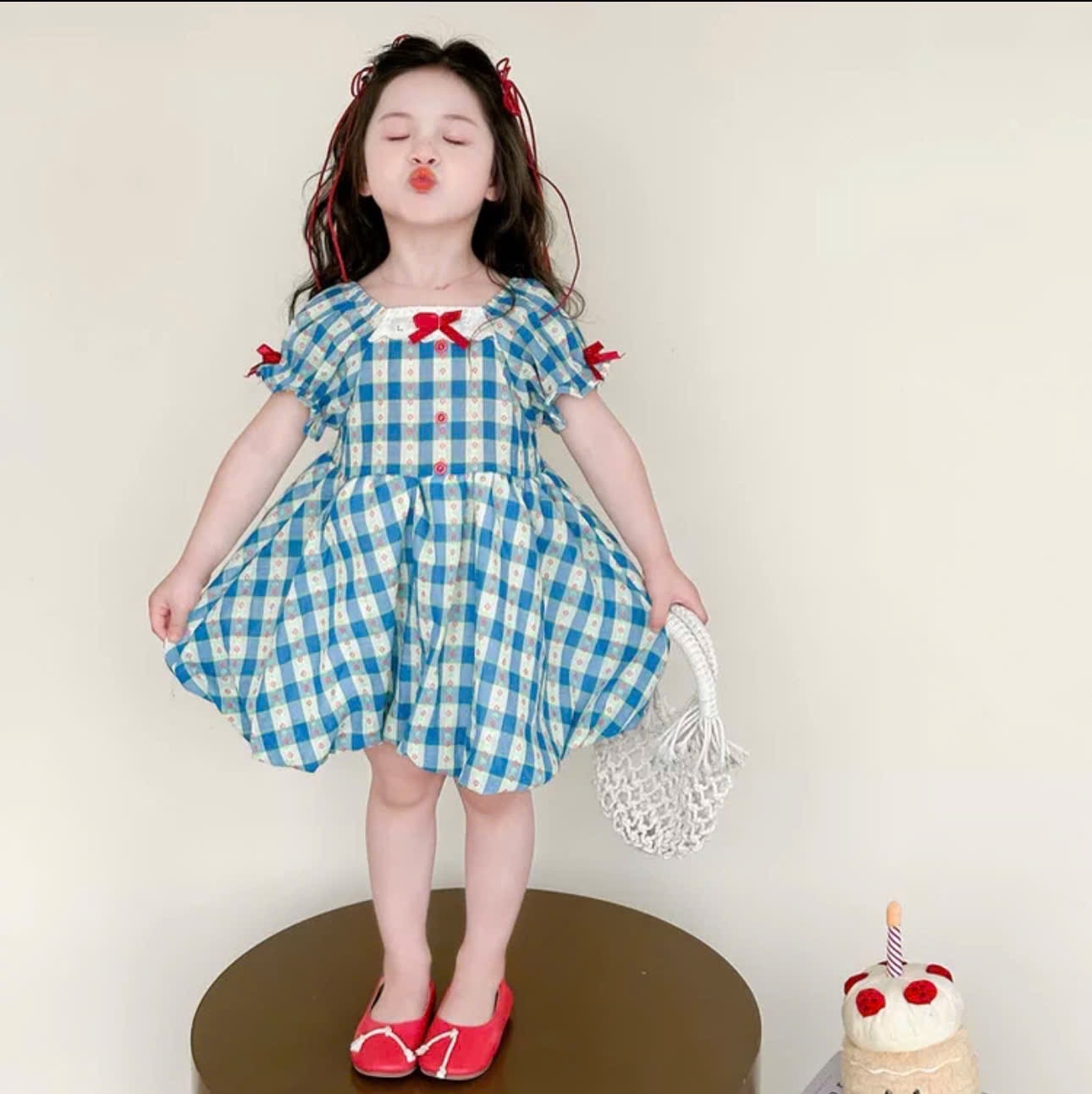 Váy kẻ xanh bồng tk bé gái