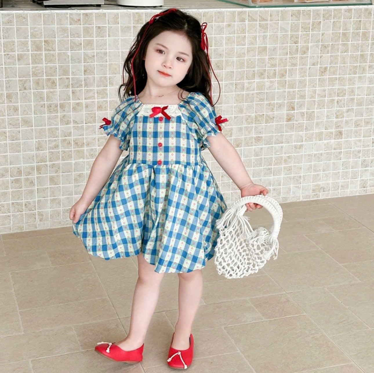 Váy kẻ xanh bồng tk bé gái