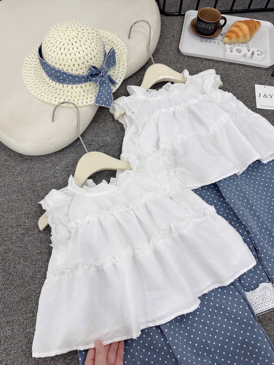 Sét 3 chi tiết áo babydoll trắng quần bi xanh xuông bé gái ( kèm mũ )