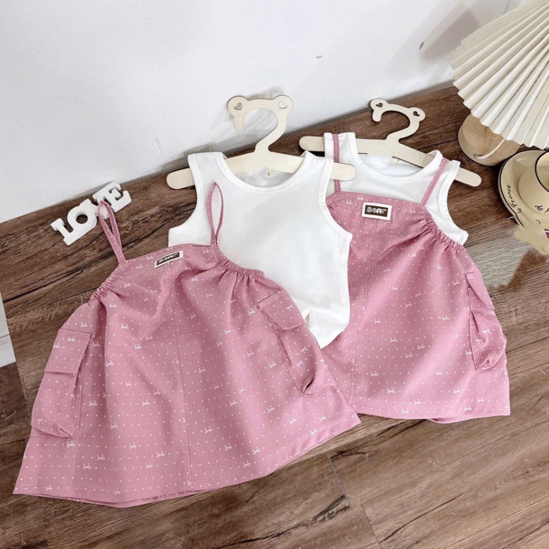 Yếm hồng 2 dây kèm áo trắng bé gái