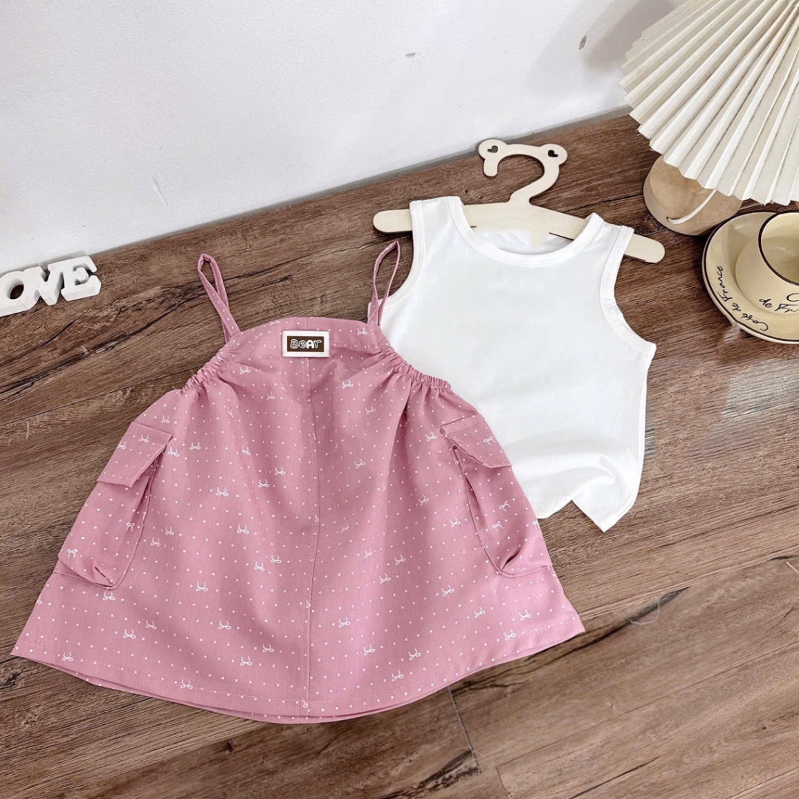 Yếm hồng 2 dây kèm áo trắng bé gái