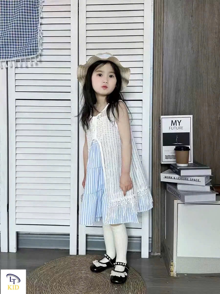 Váy 2 dây sọc xanh kèm áo lưới bé gái