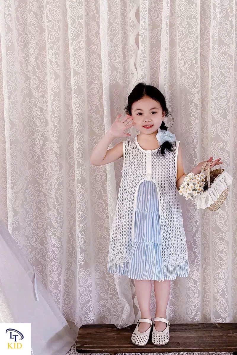 Váy 2 dây sọc xanh kèm áo lưới bé gái