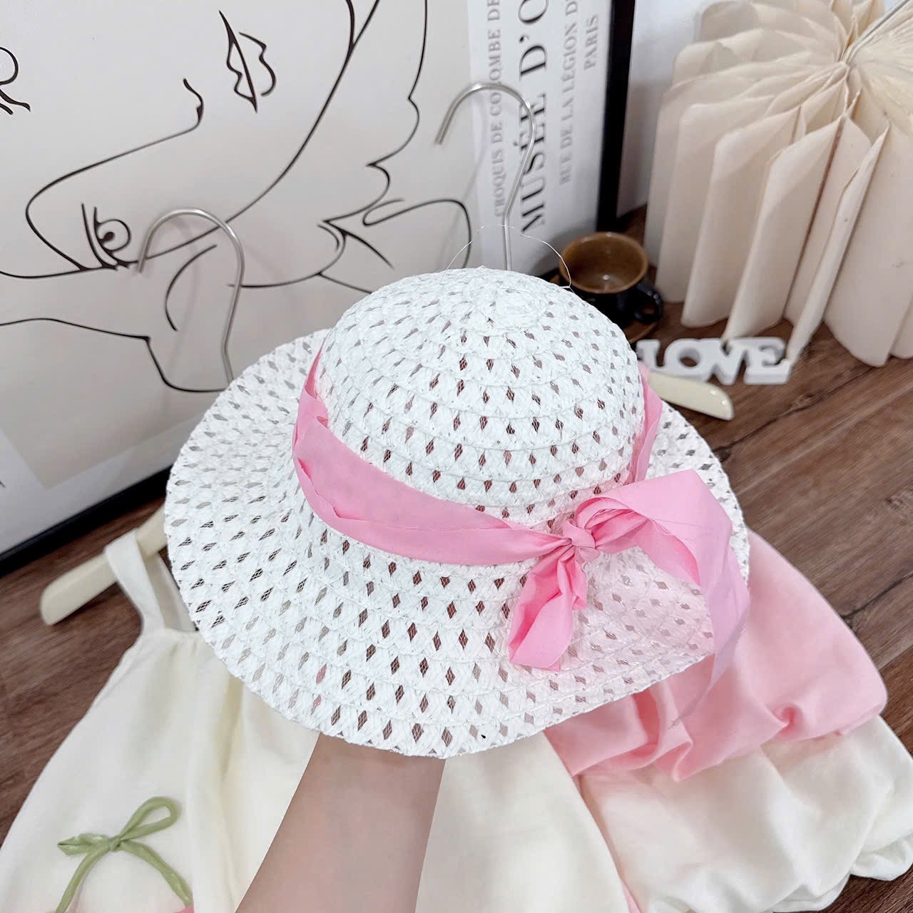 ( màu áo) Sét bộ bộ đính hoa tuy lip quần bí bé gái (kèm mũ)