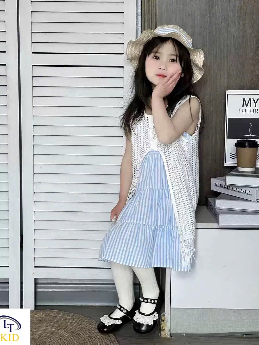 Váy 2 dây sọc xanh kèm áo lưới bé gái