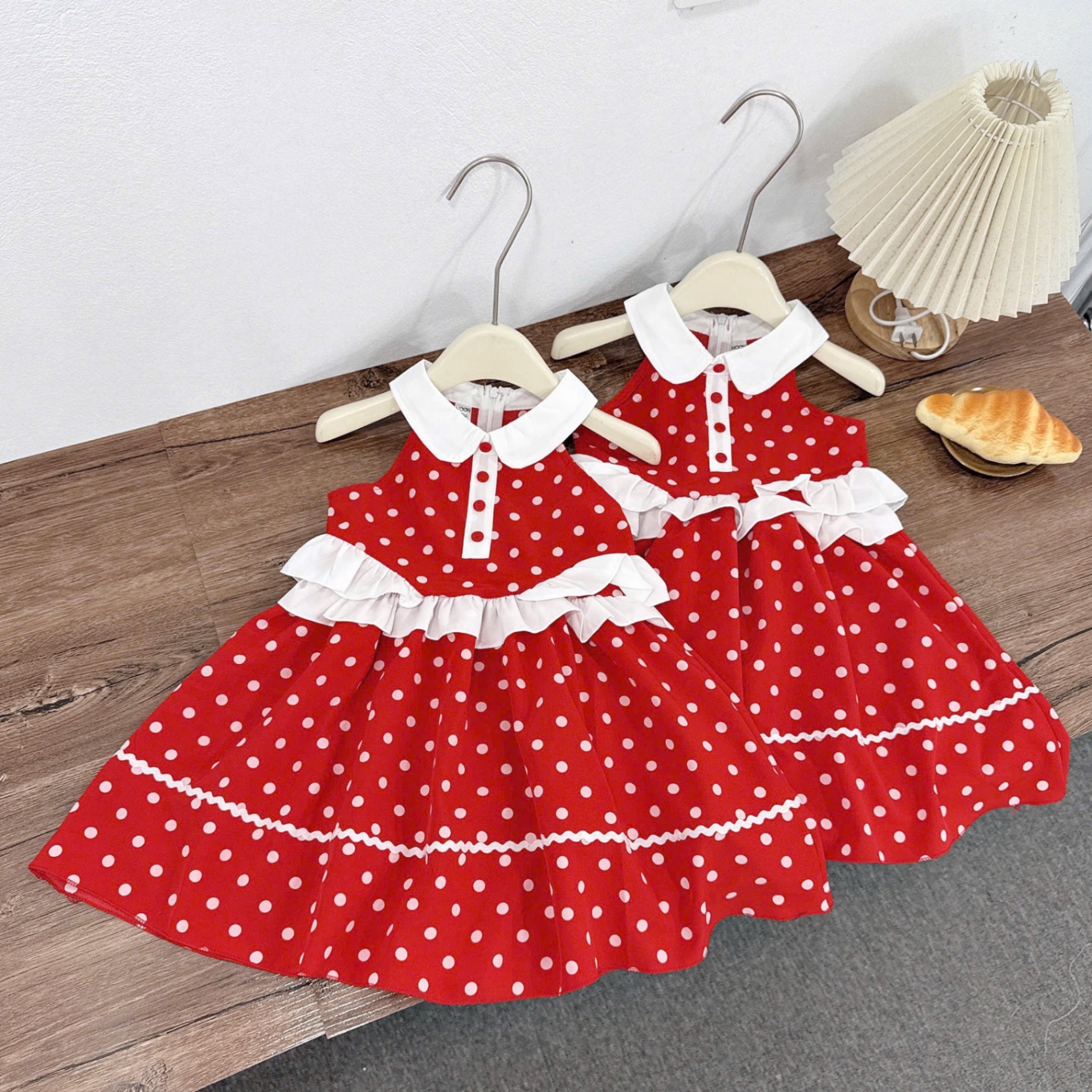 Váy chấn bi đỏ mk bé gái