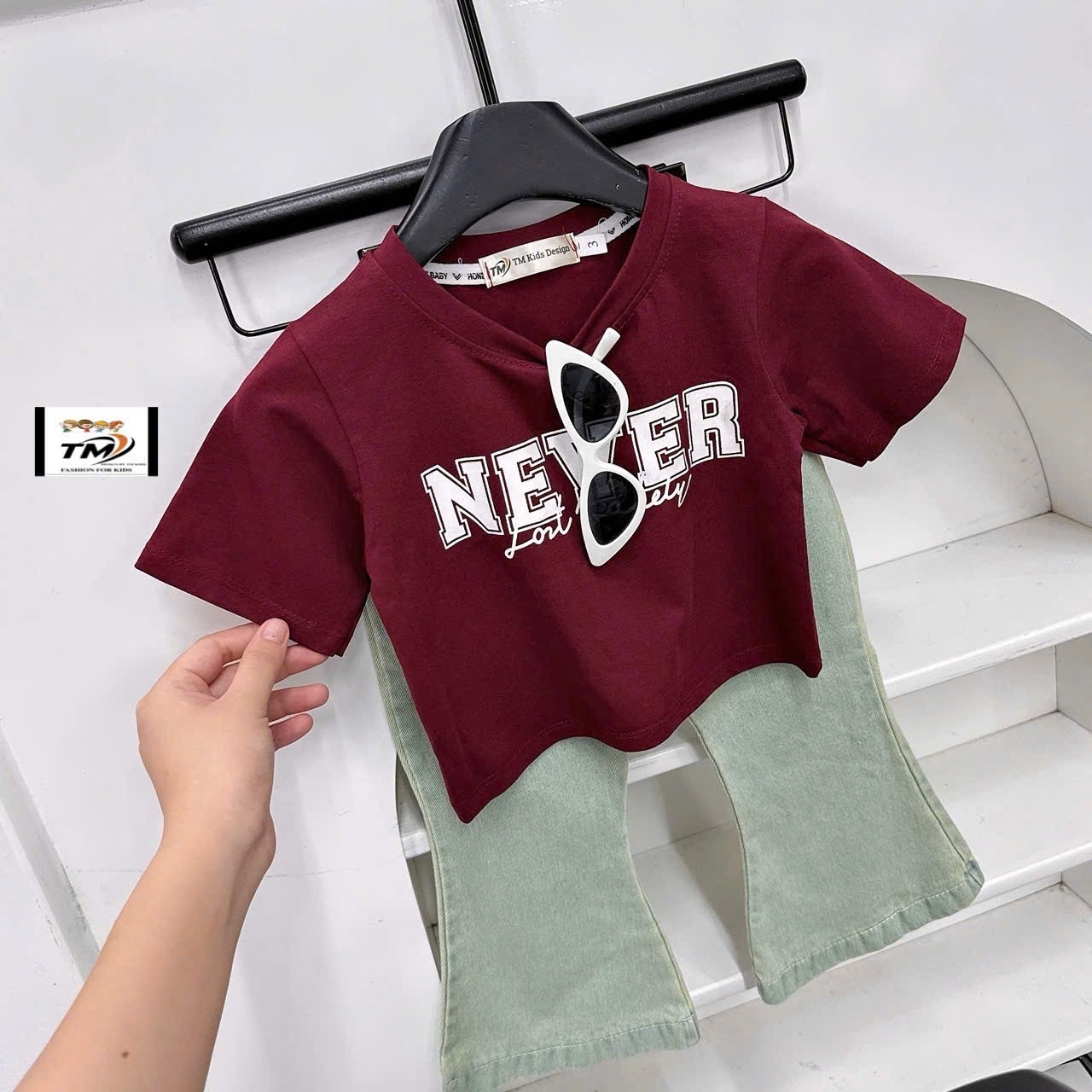 Sét bộ áo croptop never quần bò loe bé gái