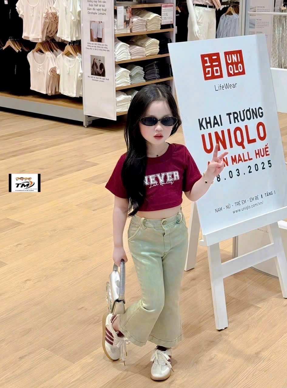 Sét bộ áo croptop never quần bò loe bé gái