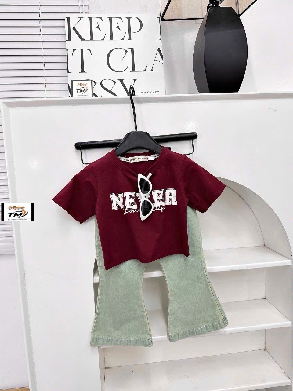 Sét bộ áo croptop never quần bò loe bé gái