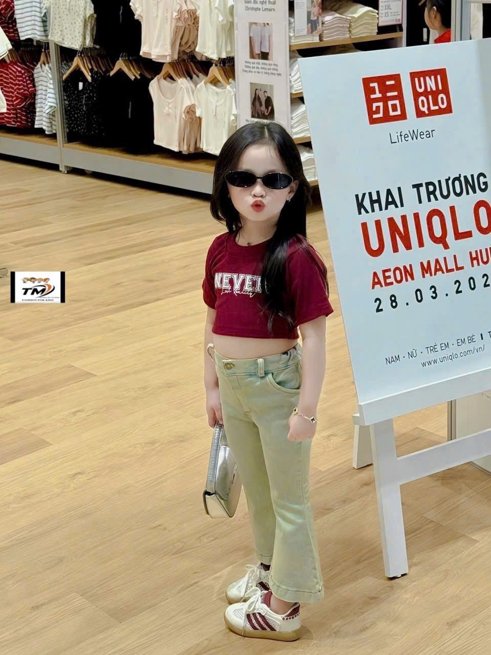 Sét bộ áo croptop never quần bò loe bé gái