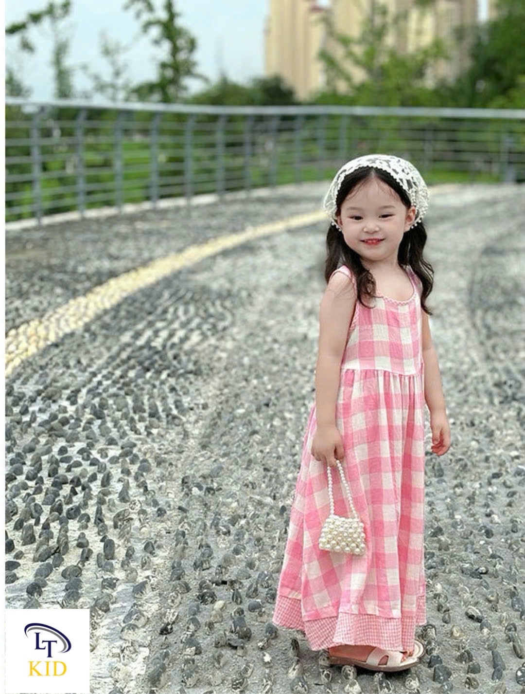 Váy caro hồng kèm khăn lt bé gái