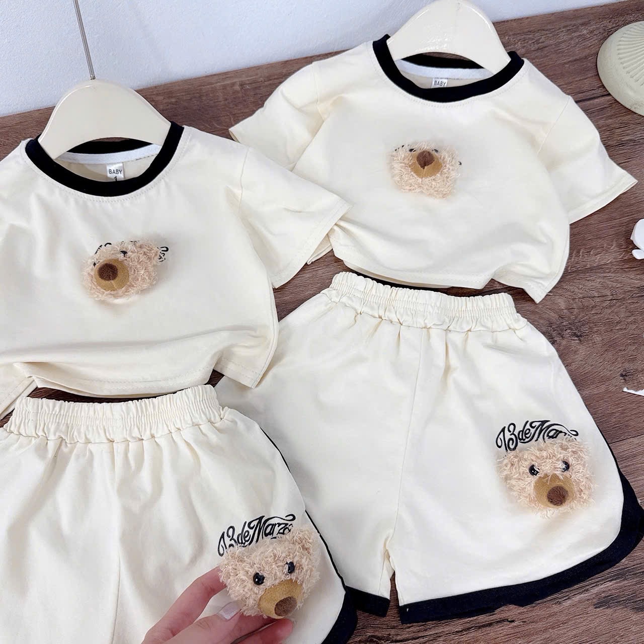 Sét bộ kem kèm gấu cho bé