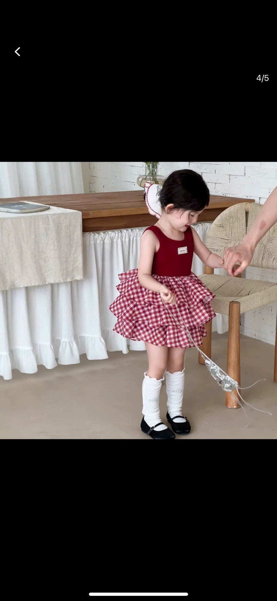 Váy phối tầng caro kèm buộc tóc bé gái