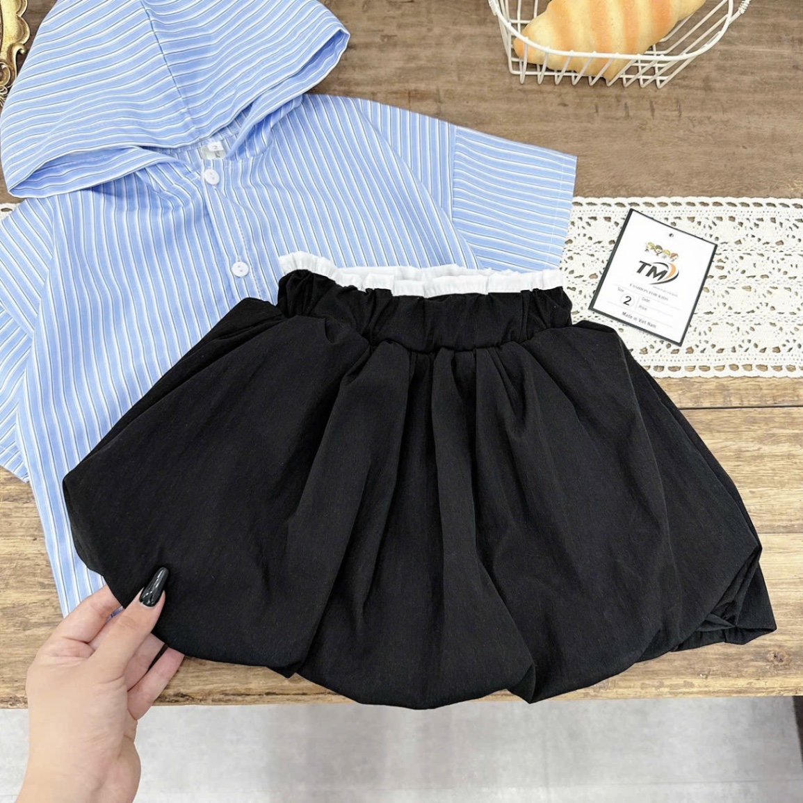 Sét áo sọc xanh quần đen bồng tm bé gái