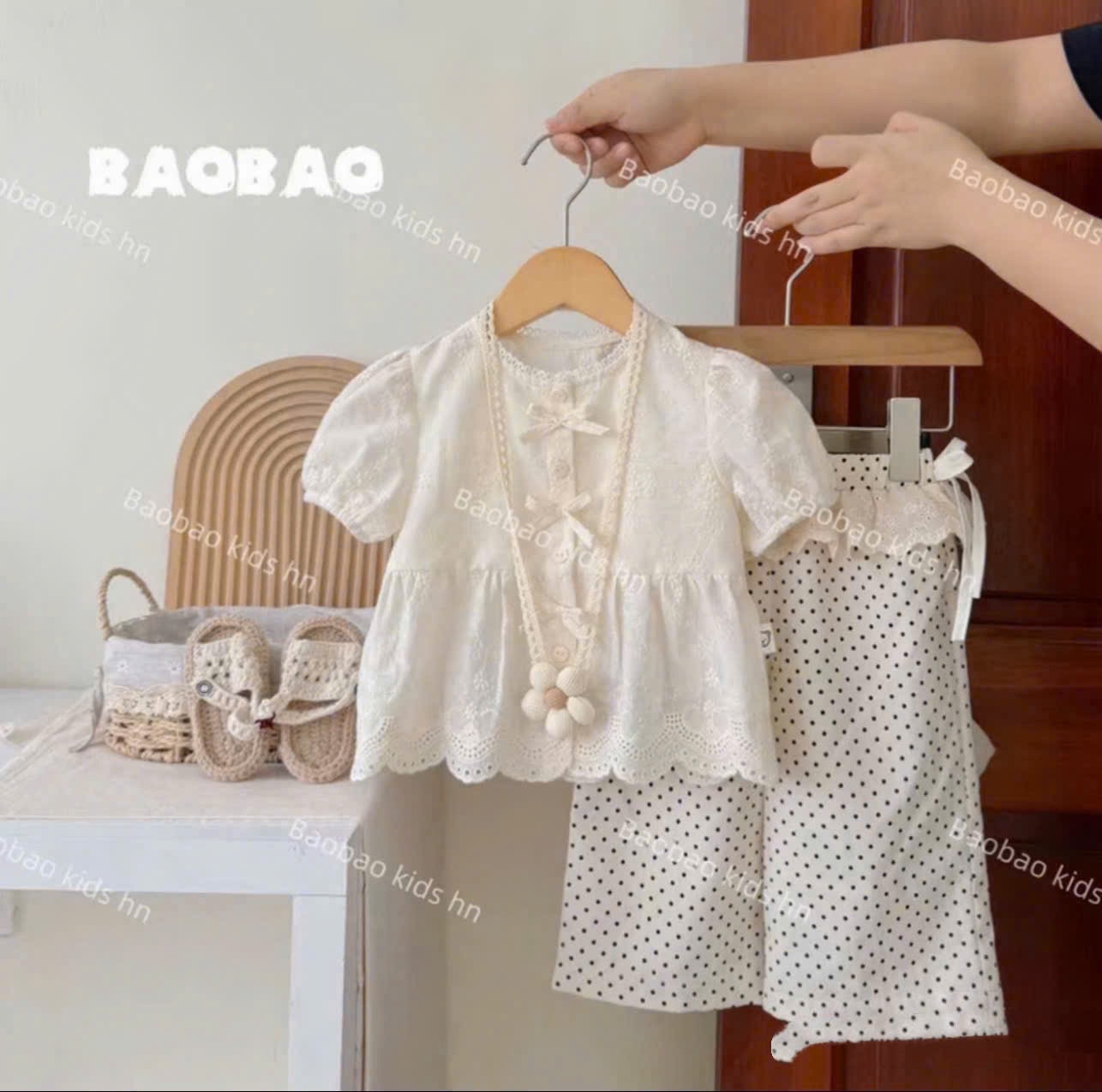 Sét Áo ren quần chấm bi bé gái