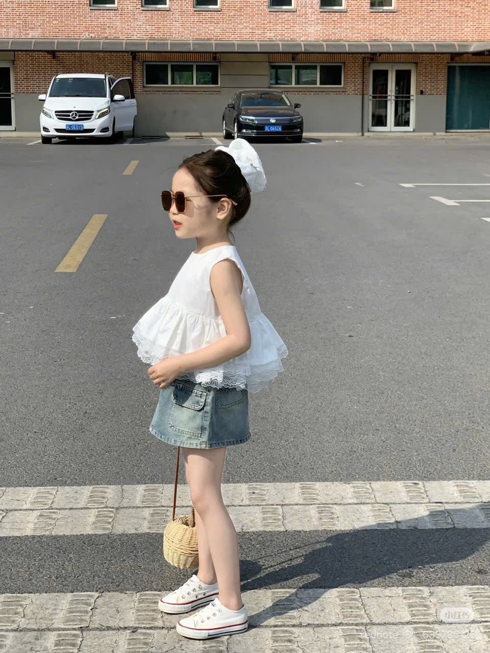 Sét áo trắng cv jean xanh bé gái