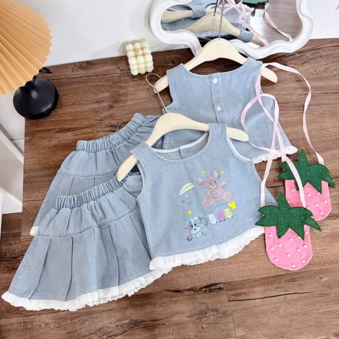 Sét bộ bò croptop hình gấu kèm túi dâu bé gái