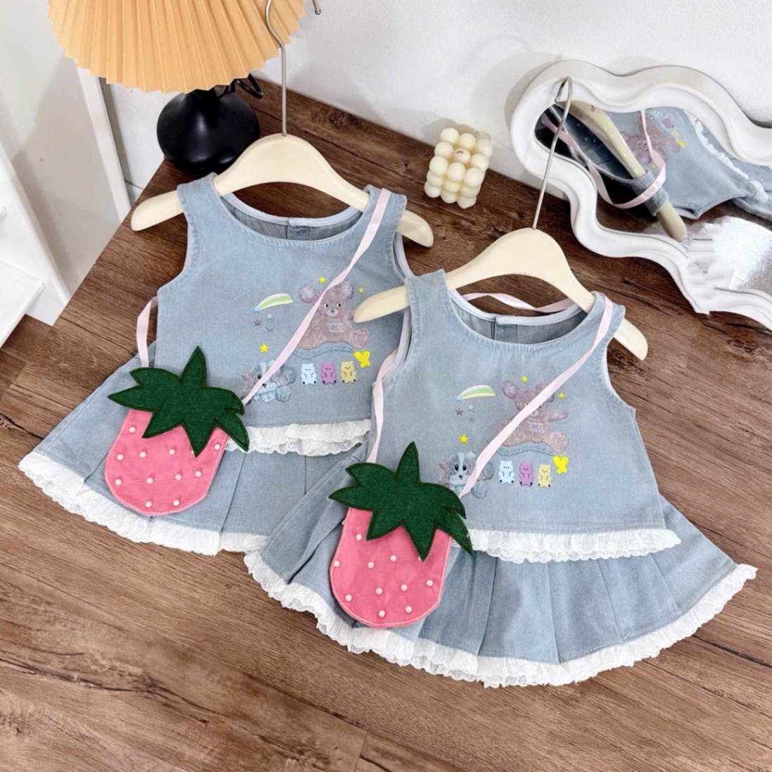 Sét bộ bò croptop hình gấu kèm túi dâu bé gái