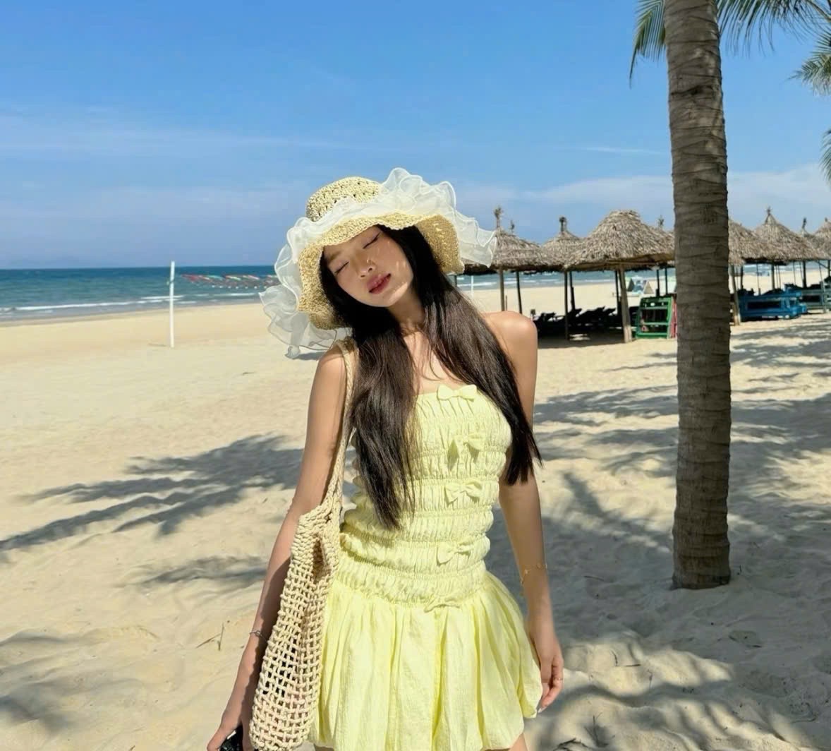 Váy 2 dây vàng bồng kèm dây đeo thỏ cho bé gái