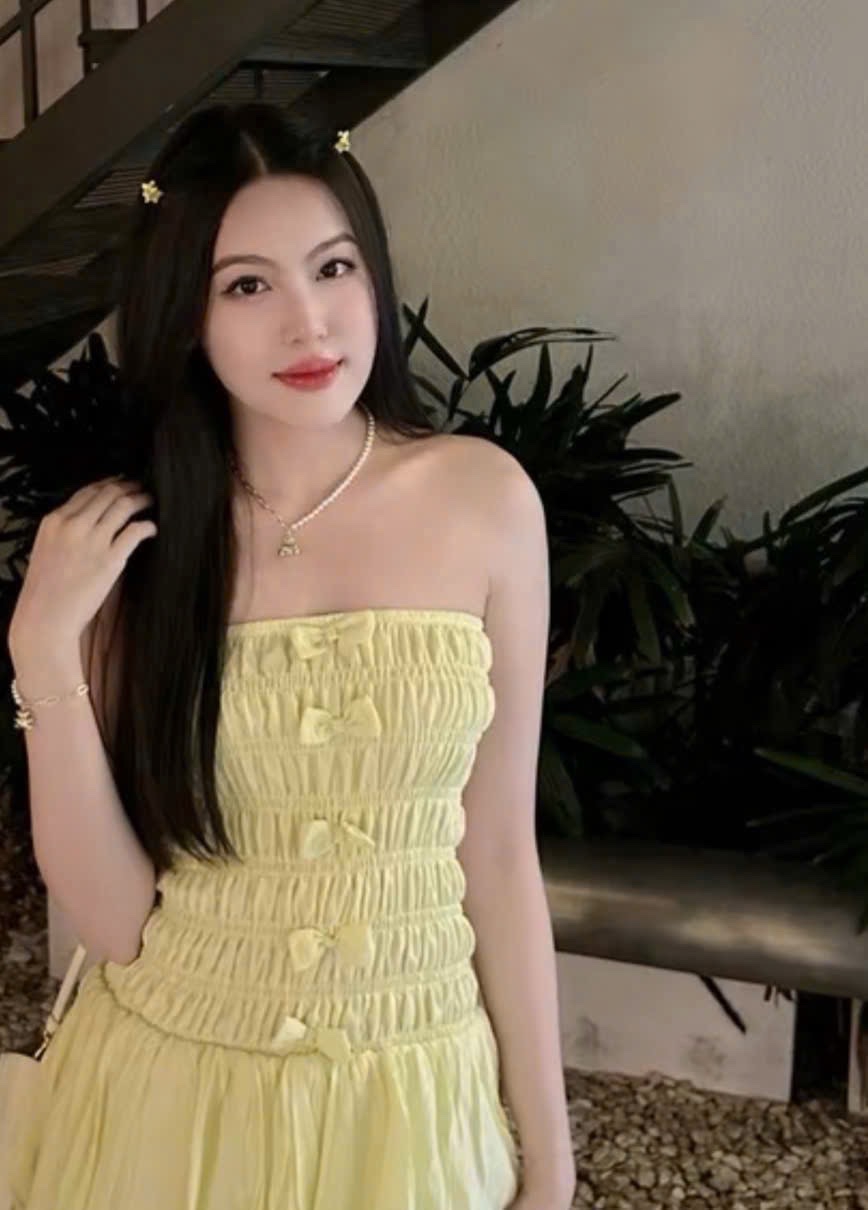 Váy 2 dây vàng bồng kèm dây đeo thỏ cho bé gái