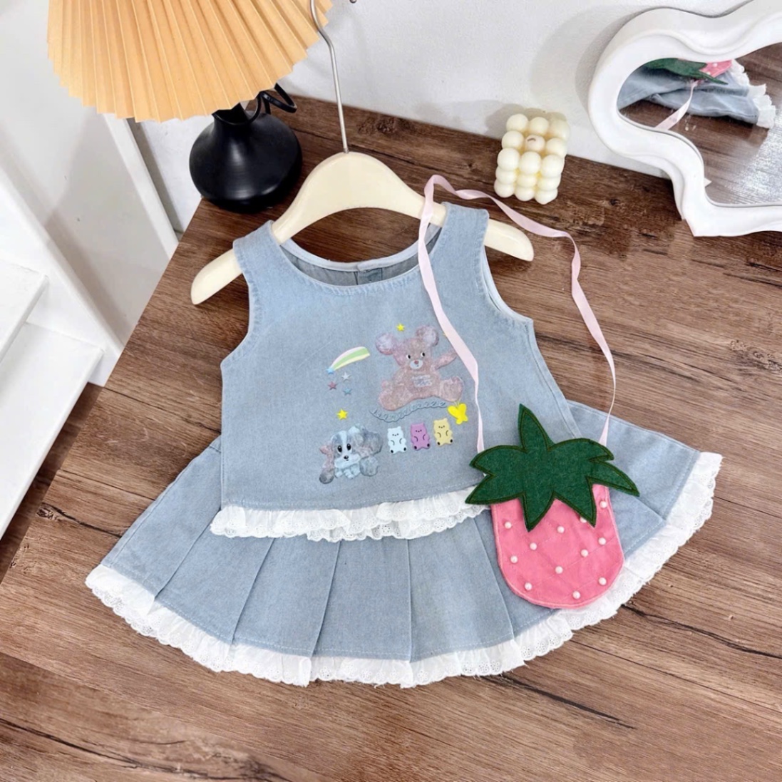 Sét bộ bò croptop hình gấu kèm túi dâu bé gái