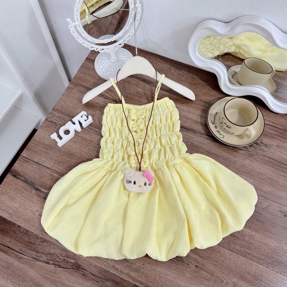Váy 2 dây vàng bồng kèm dây đeo thỏ cho bé gái