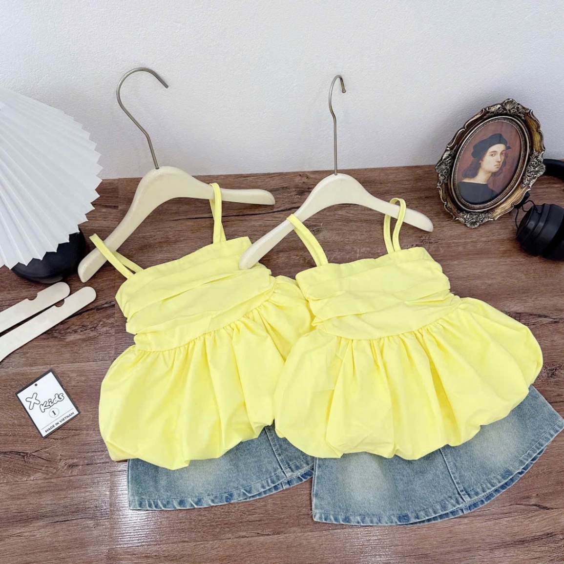 Sét bộ áo 2 dây vàng cv bò jean bé gái