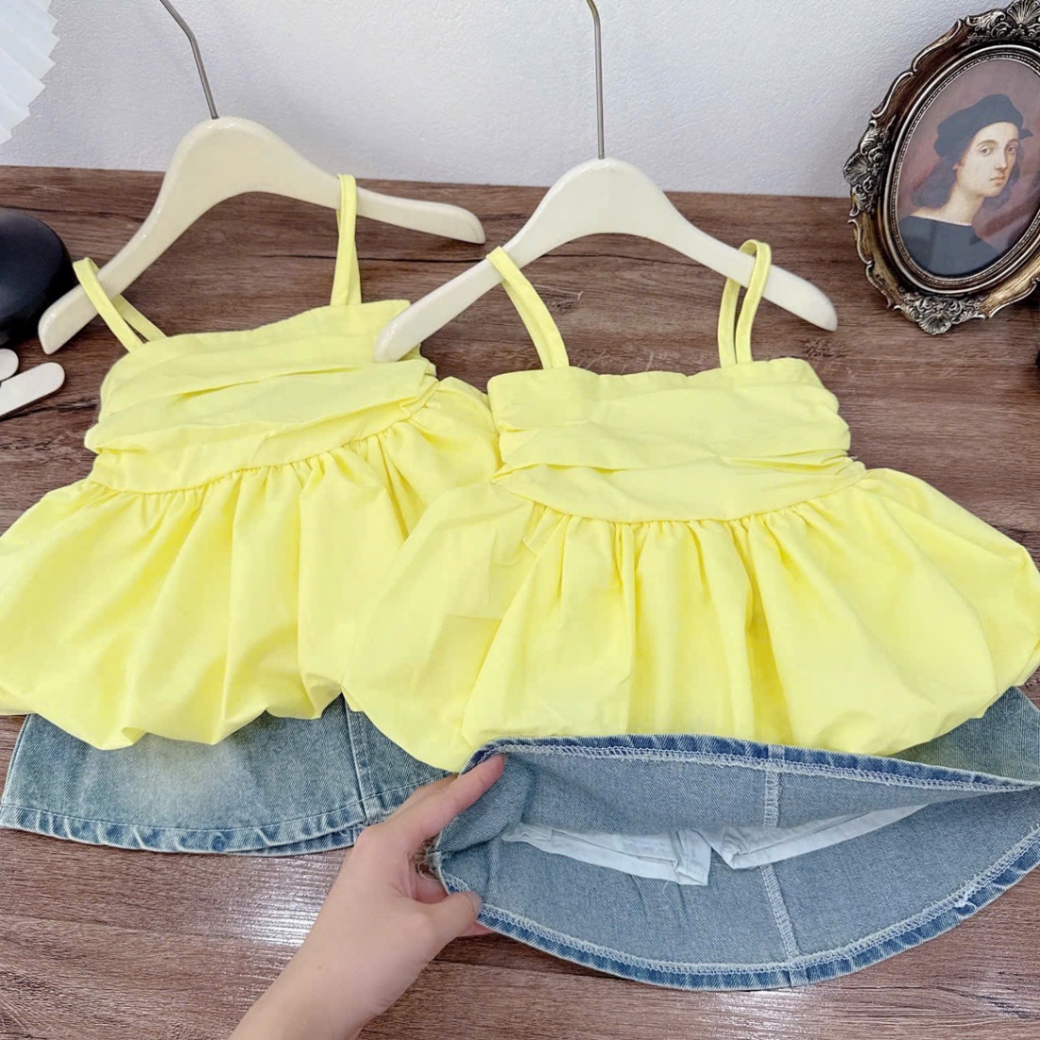 Sét bộ áo 2 dây vàng cv bò jean bé gái