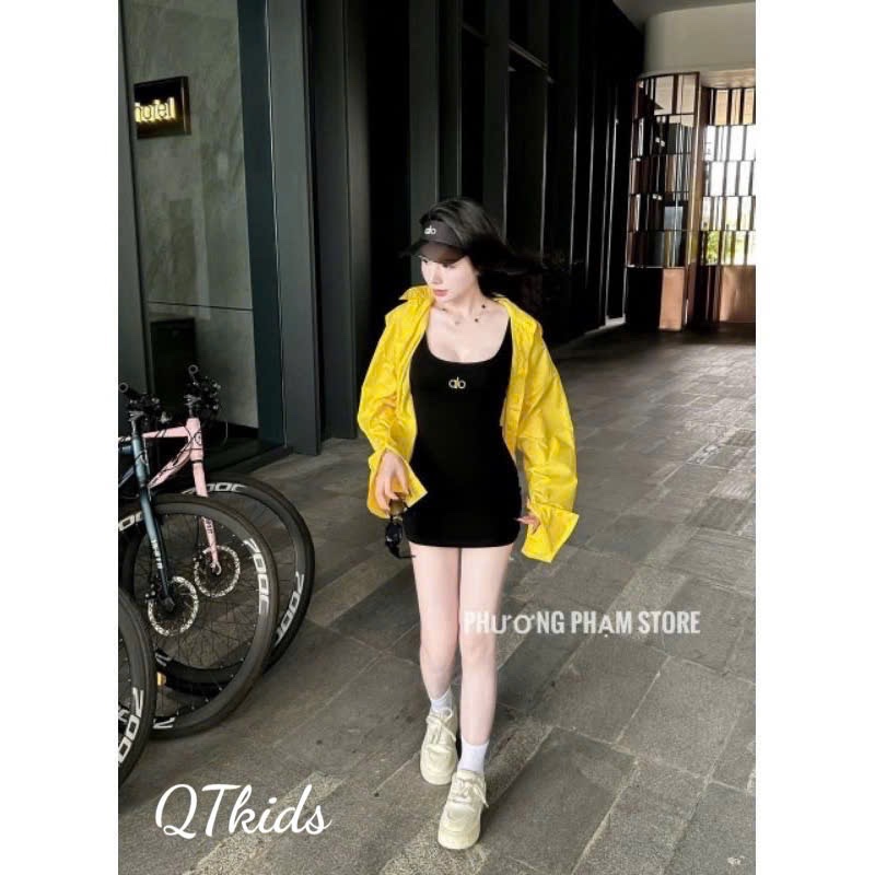 Sét 2 chi tiết váy đen alo+ áo sơ mi đuôi tôm bé gái