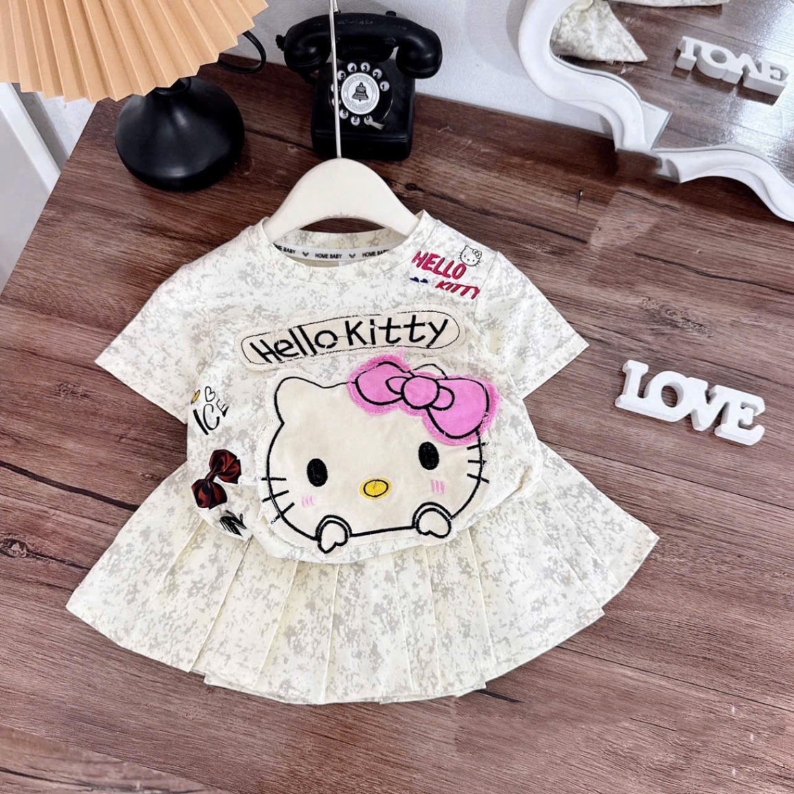 Sét bộ loang hình đắp kitty cv xếp ly bé gái