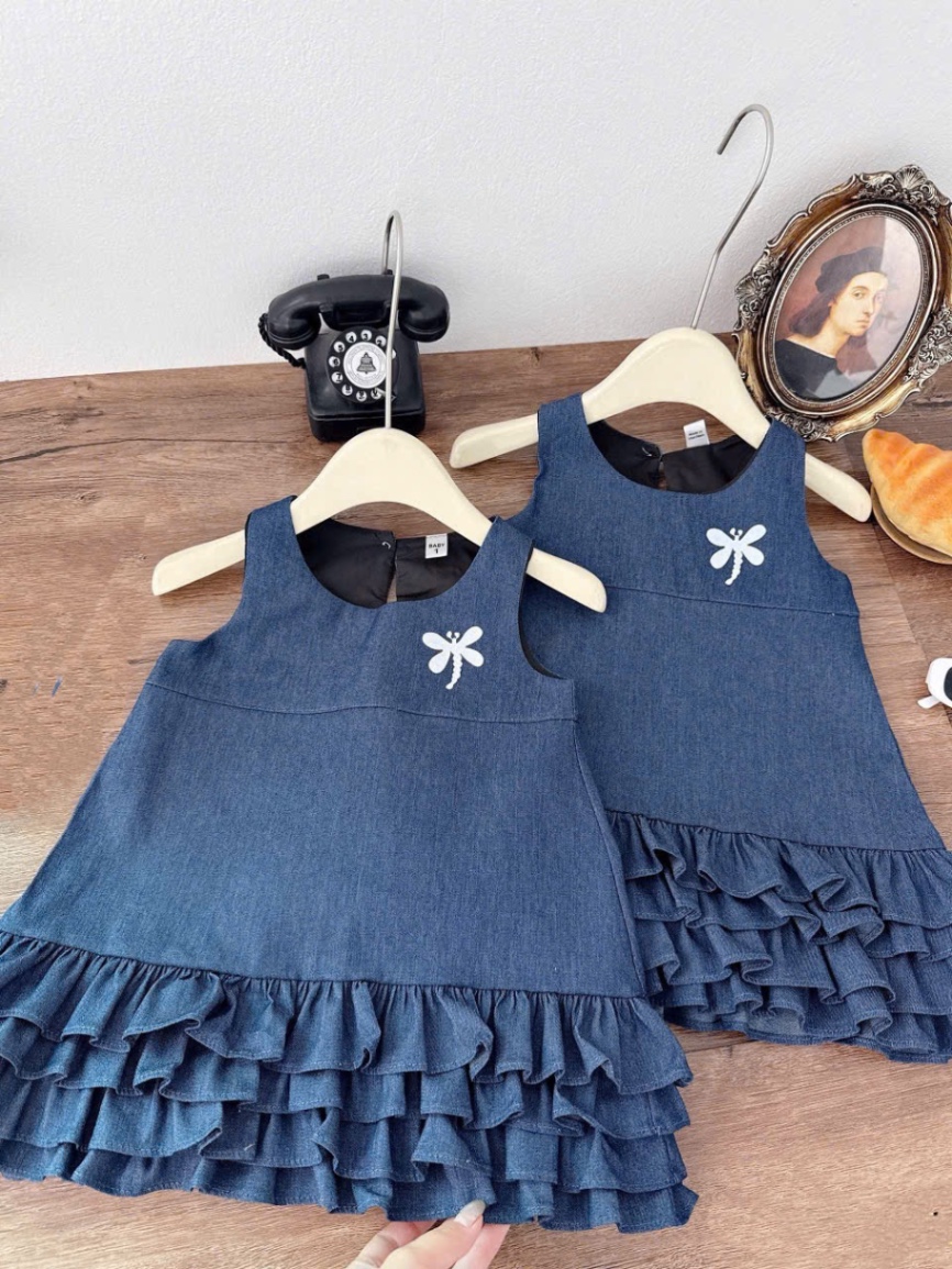 Váy bò tầng chuồn chuồn bé gái