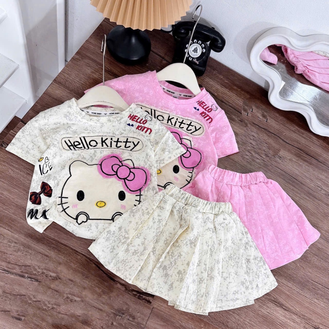 Sét bộ loang hình đắp kitty cv xếp ly bé gái