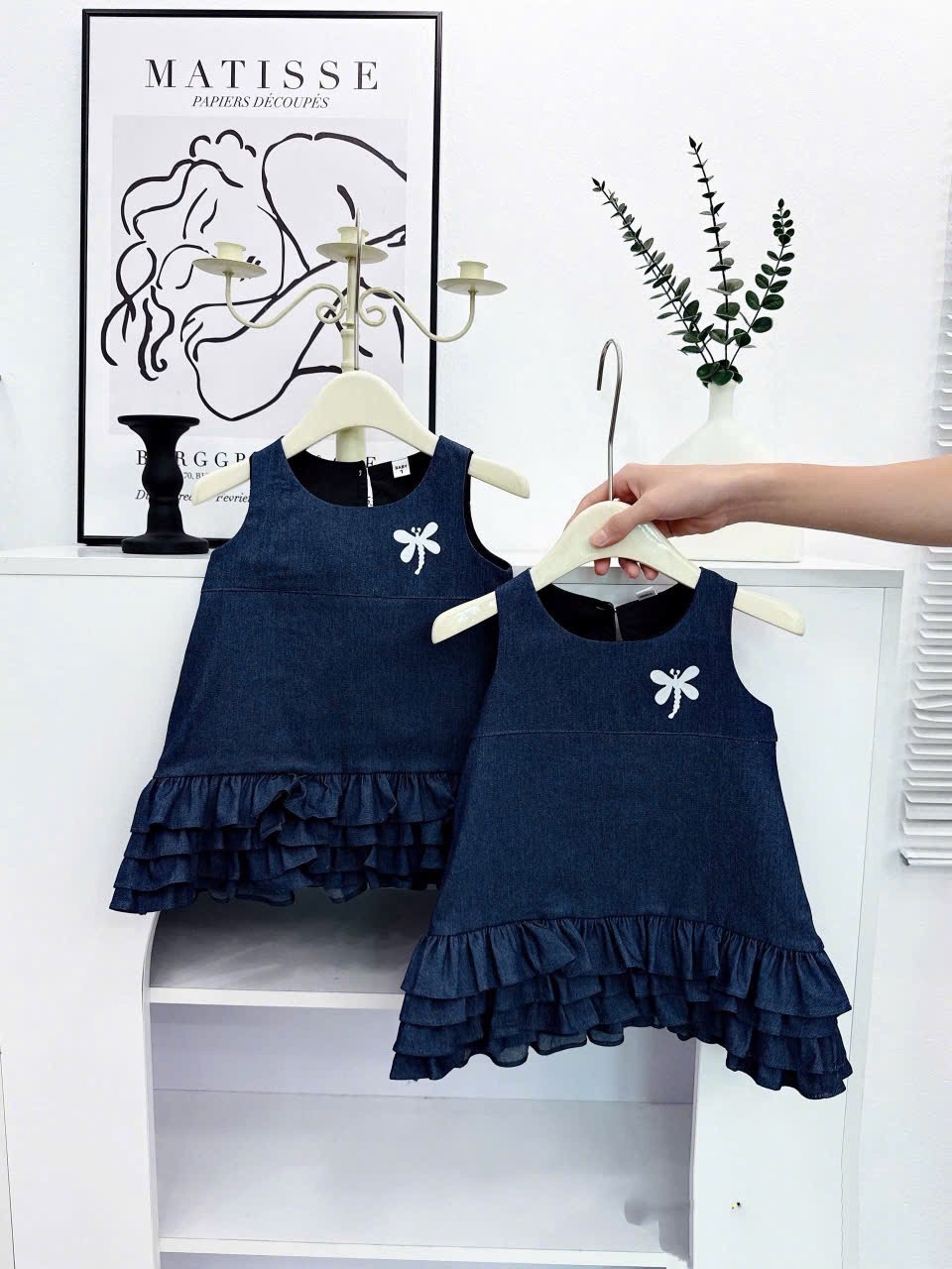 Váy bò tầng chuồn chuồn bé gái