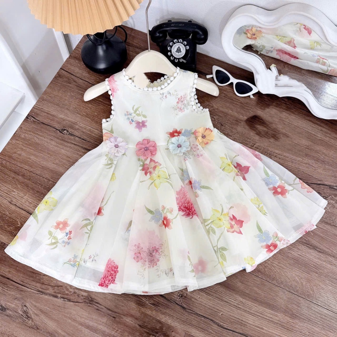 Váy hoa voan đính bông eo bé gái