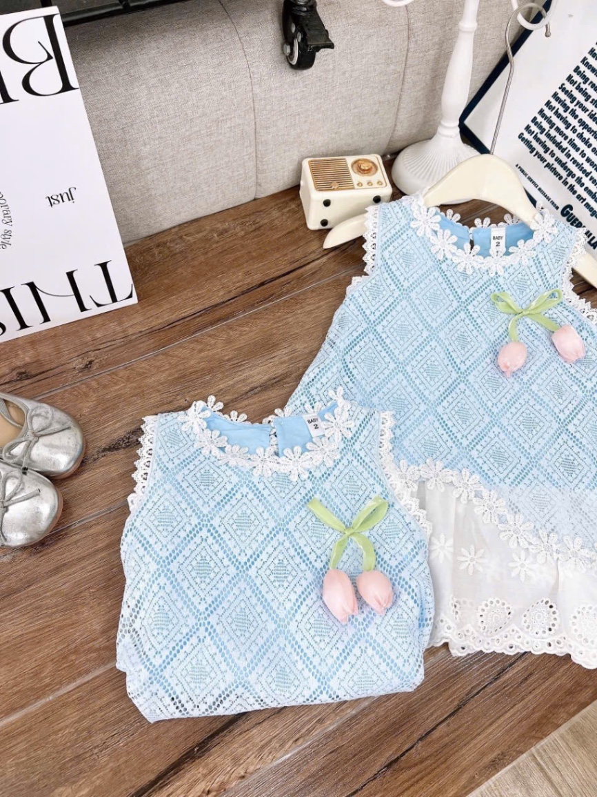 Váy xanh lưới hoa tuy lip bé gái