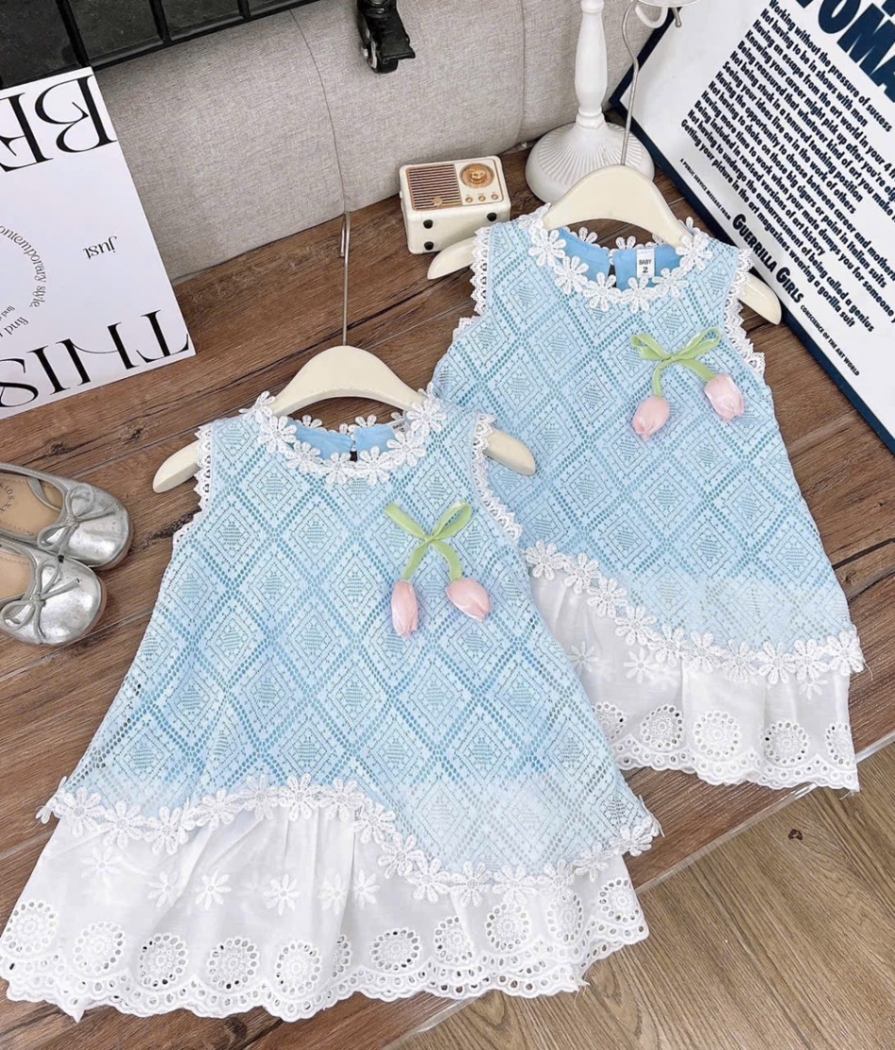 Váy xanh lưới hoa tuy lip bé gái