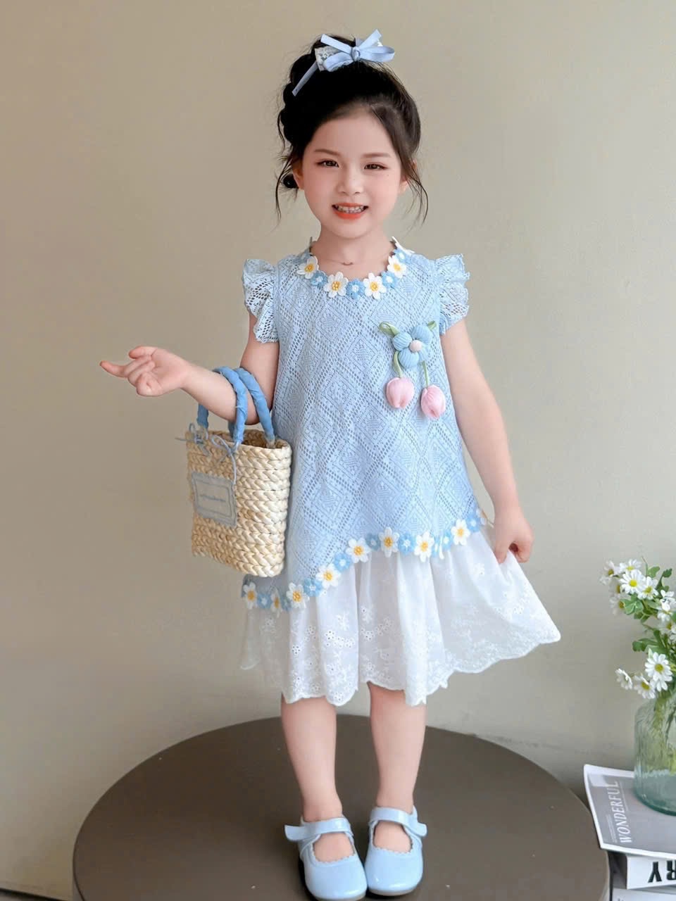 Váy xanh lưới hoa tuy lip bé gái