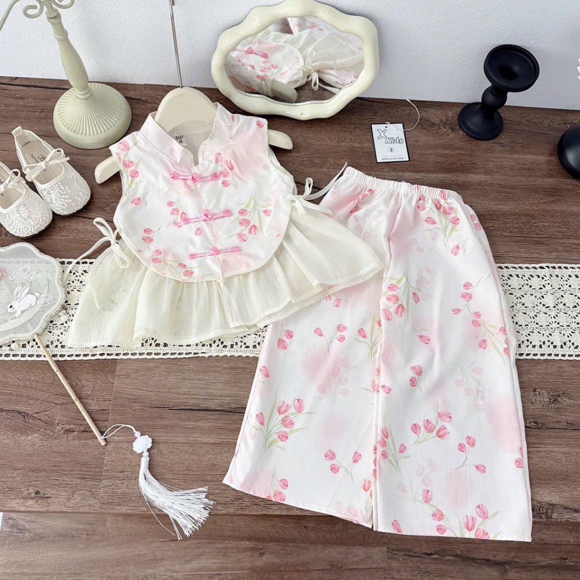 Sét bộ yếm hoa cổ tàu quần xuông bé gái