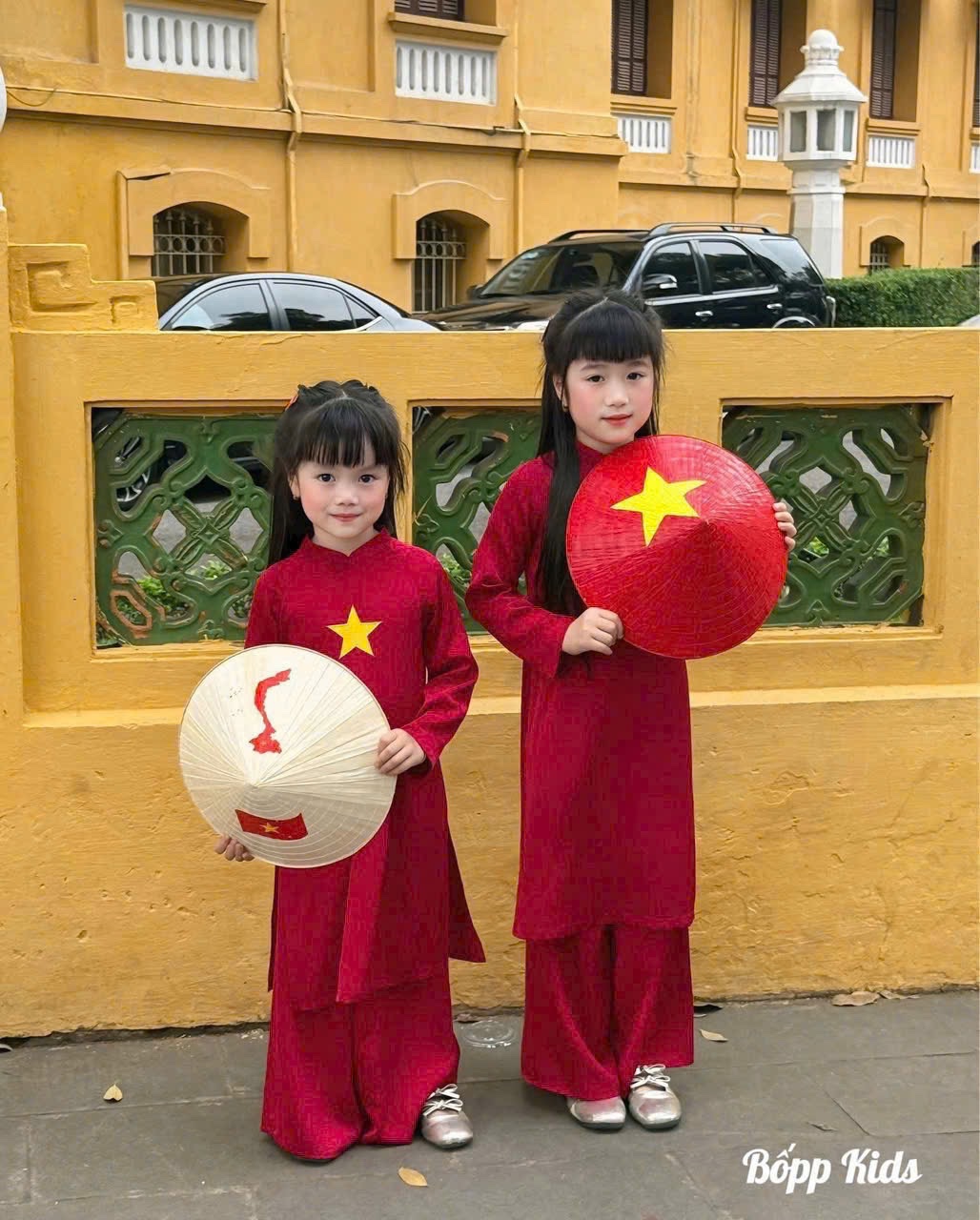 Sét áo dài đỏ kèm khăn bé gái