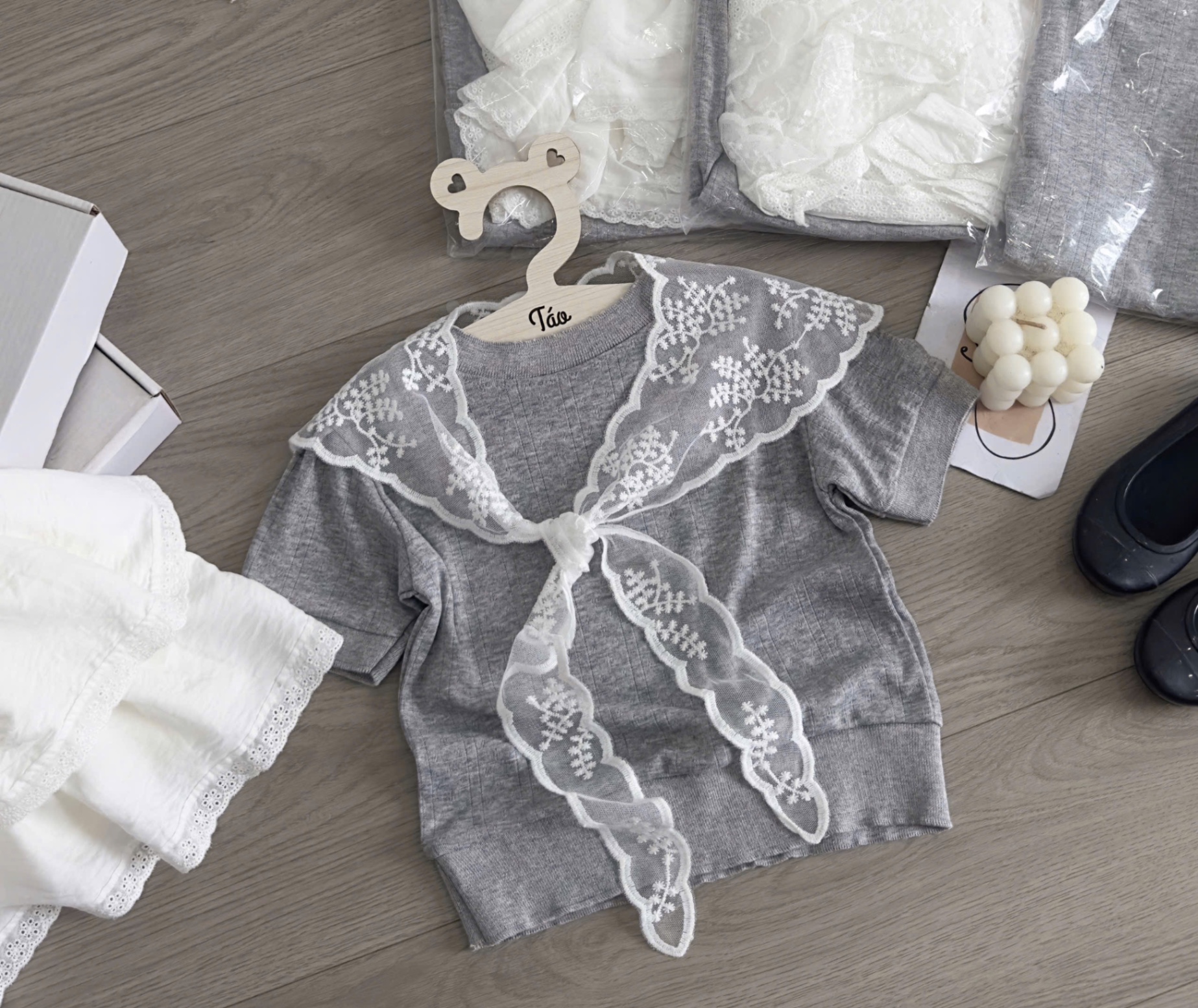 Sét áo ghi khăn quàng cv trắng bé gái