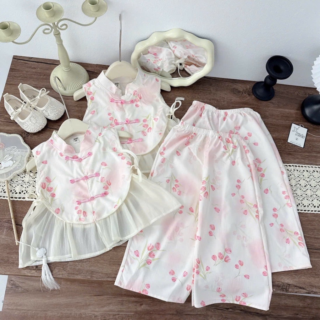 Sét bộ yếm hoa cổ tàu quần xuông bé gái
