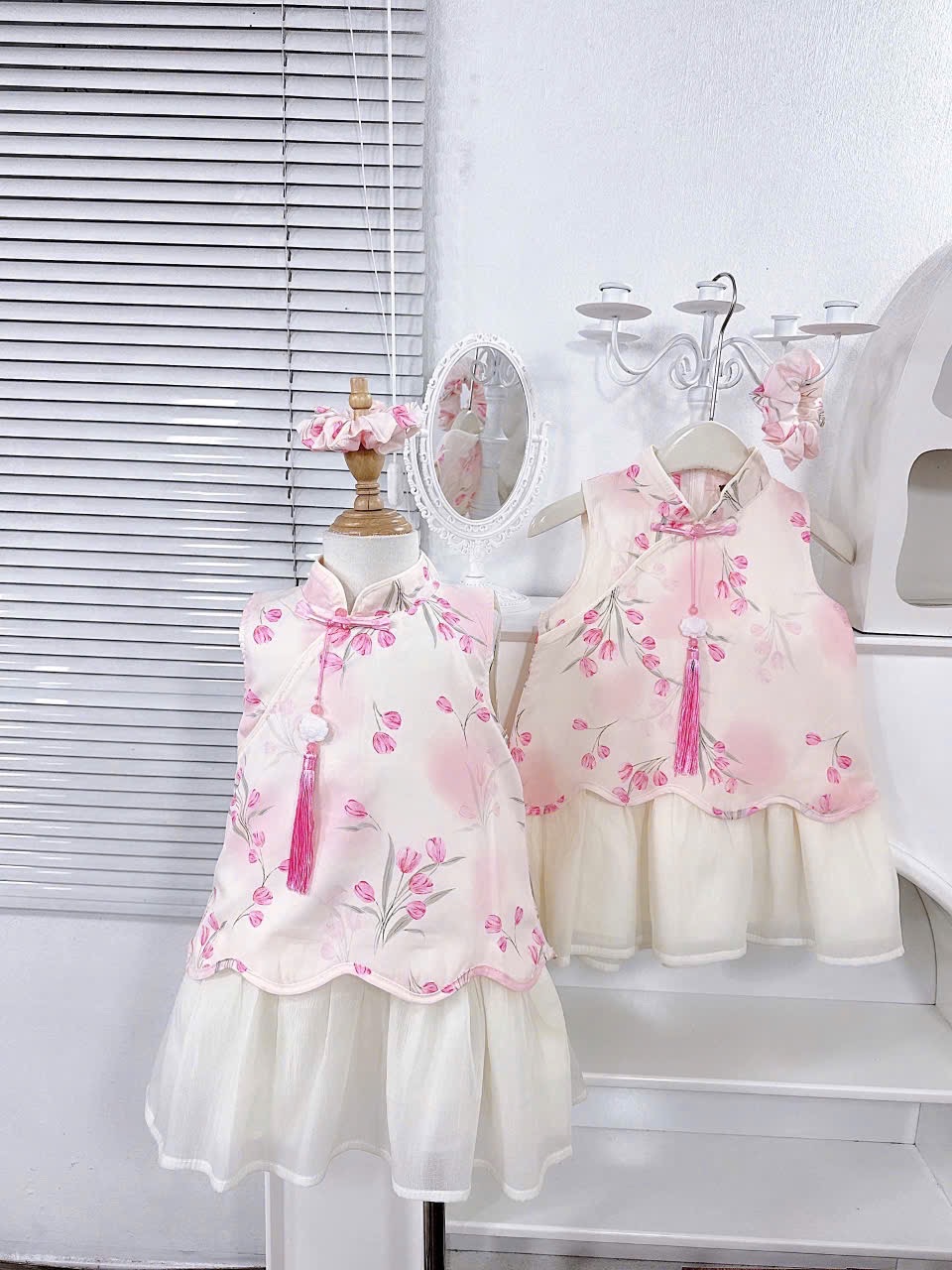 Sét váy hoa tuylip phối voan bé gái