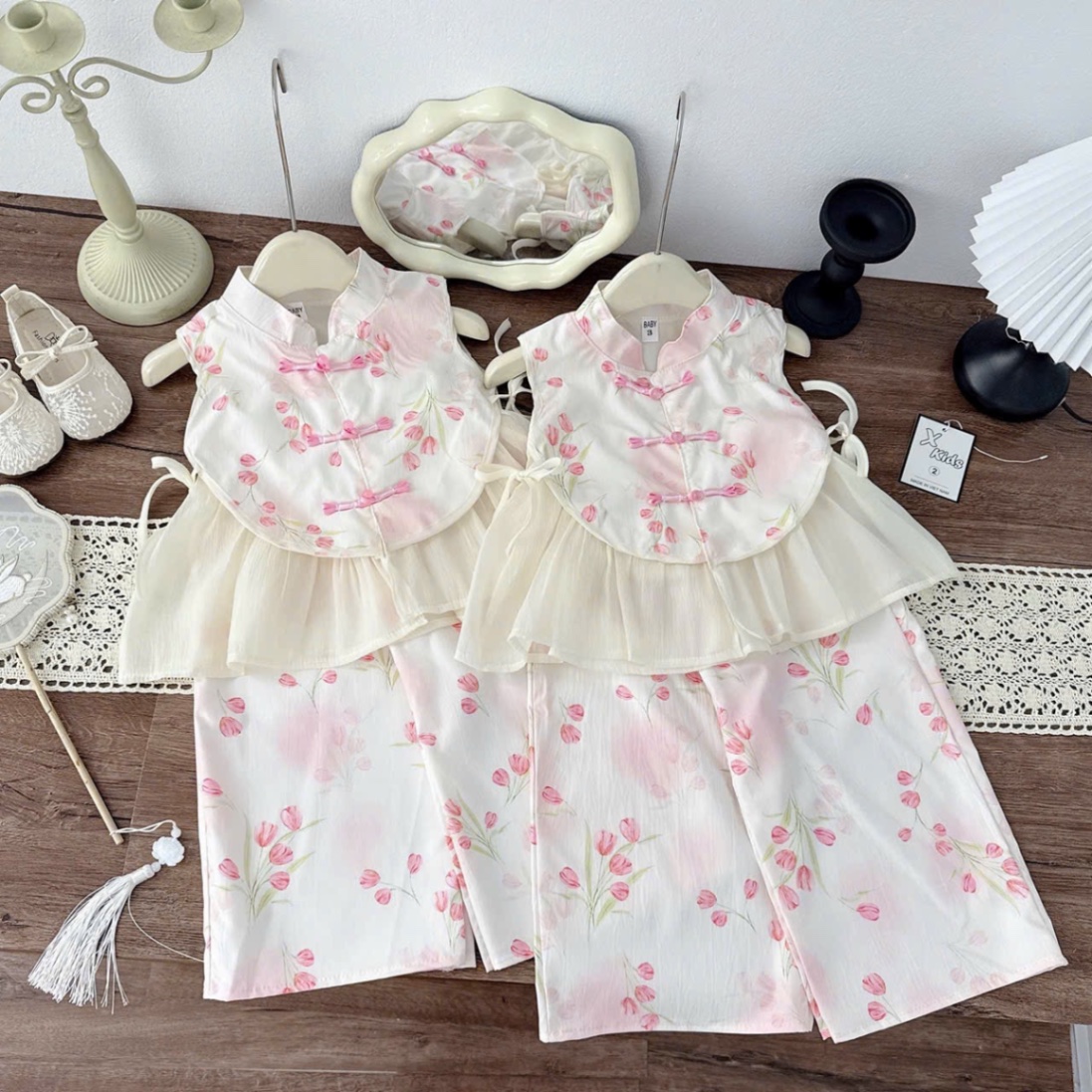 Sét bộ yếm hoa cổ tàu quần xuông bé gái