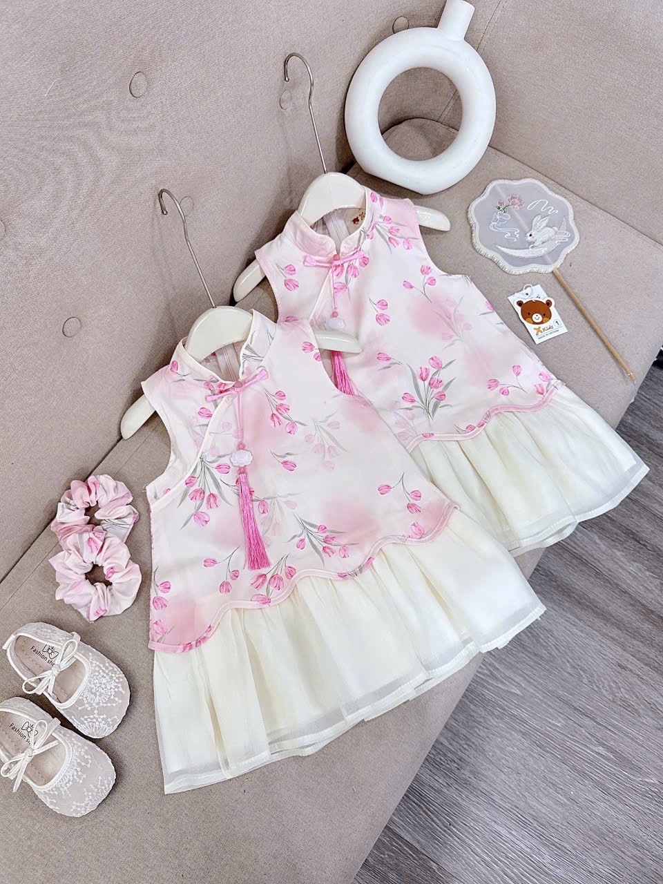 Sét váy hoa tuylip phối voan bé gái