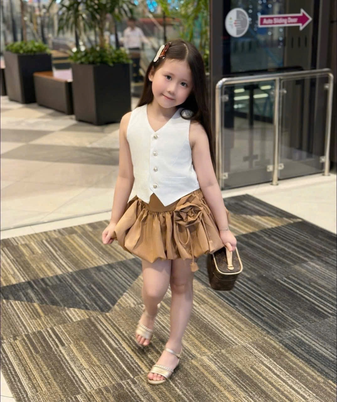 Sét áo gile quần nâu bồng bé gái