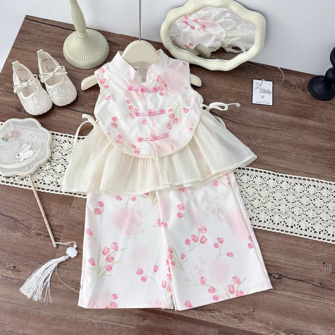 Sét bộ yếm hoa cổ tàu quần xuông bé gái