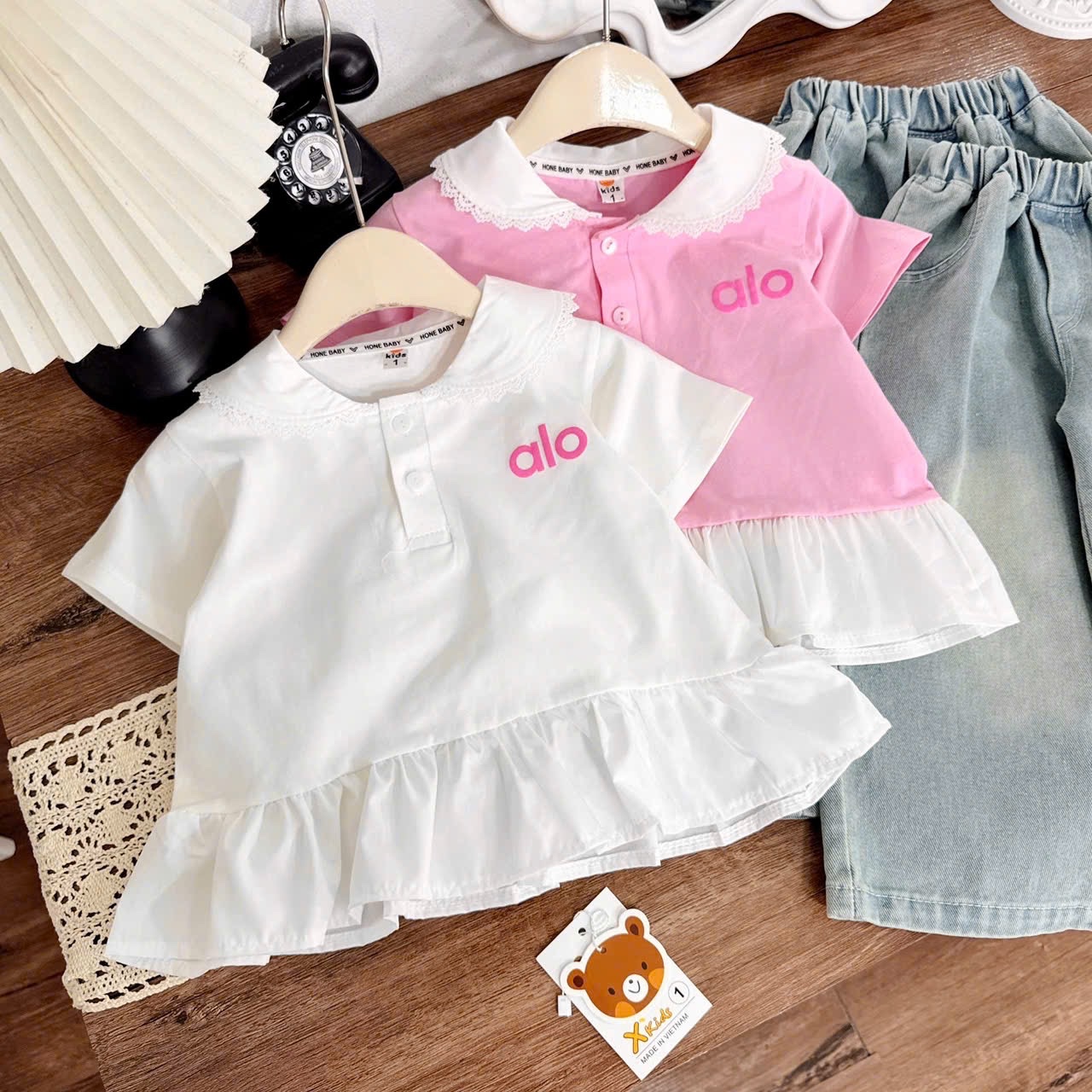 Sét áo alo cổ sen quần bò xuông bé gái