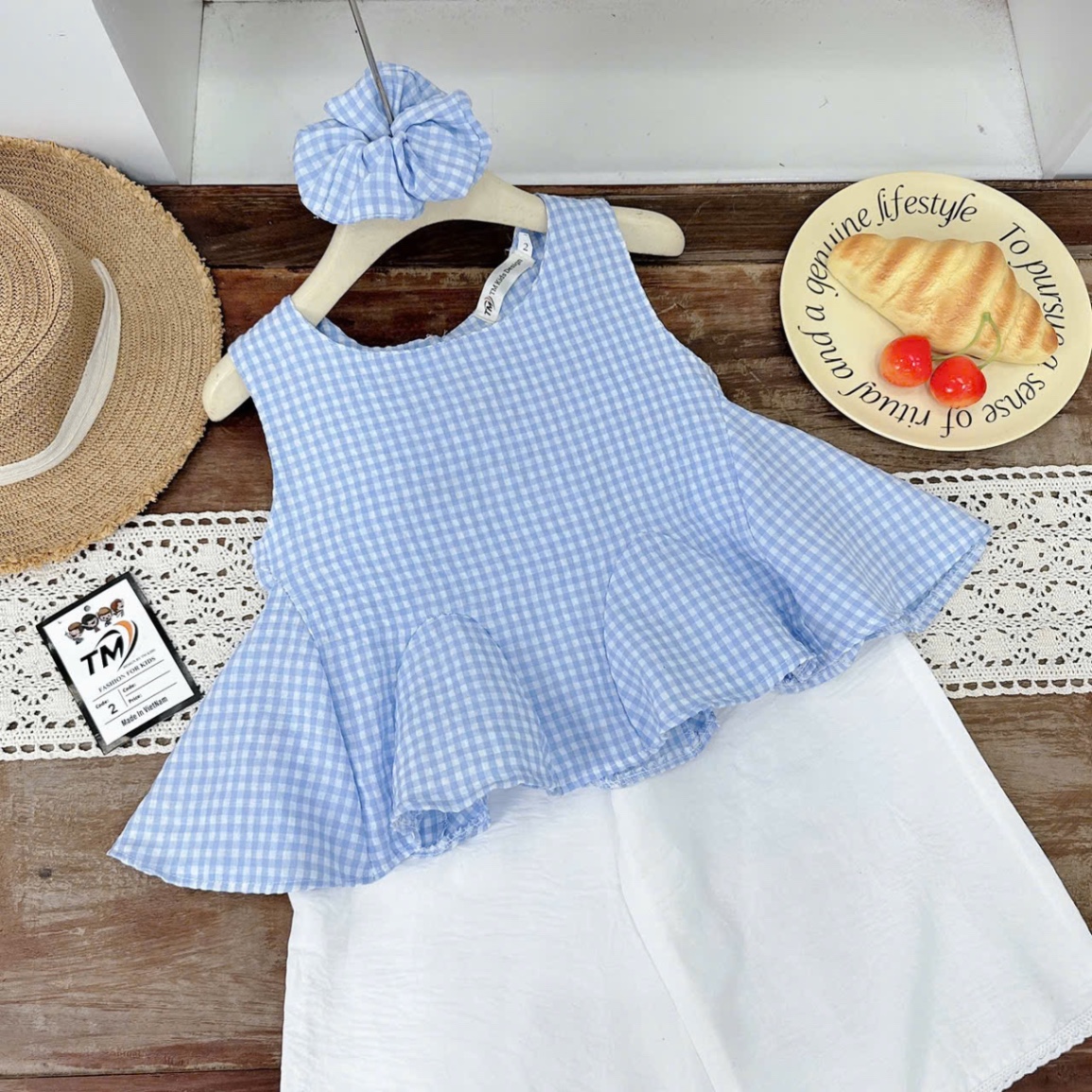 Sét áo caro nhỏ kèm buộc tóc quần xuông bé gái