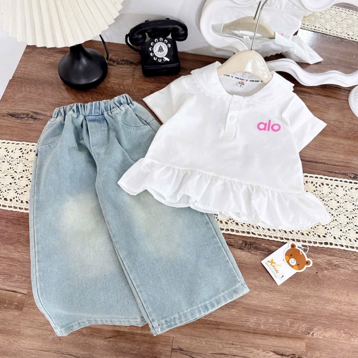 Sét áo alo cổ sen quần bò xuông bé gái