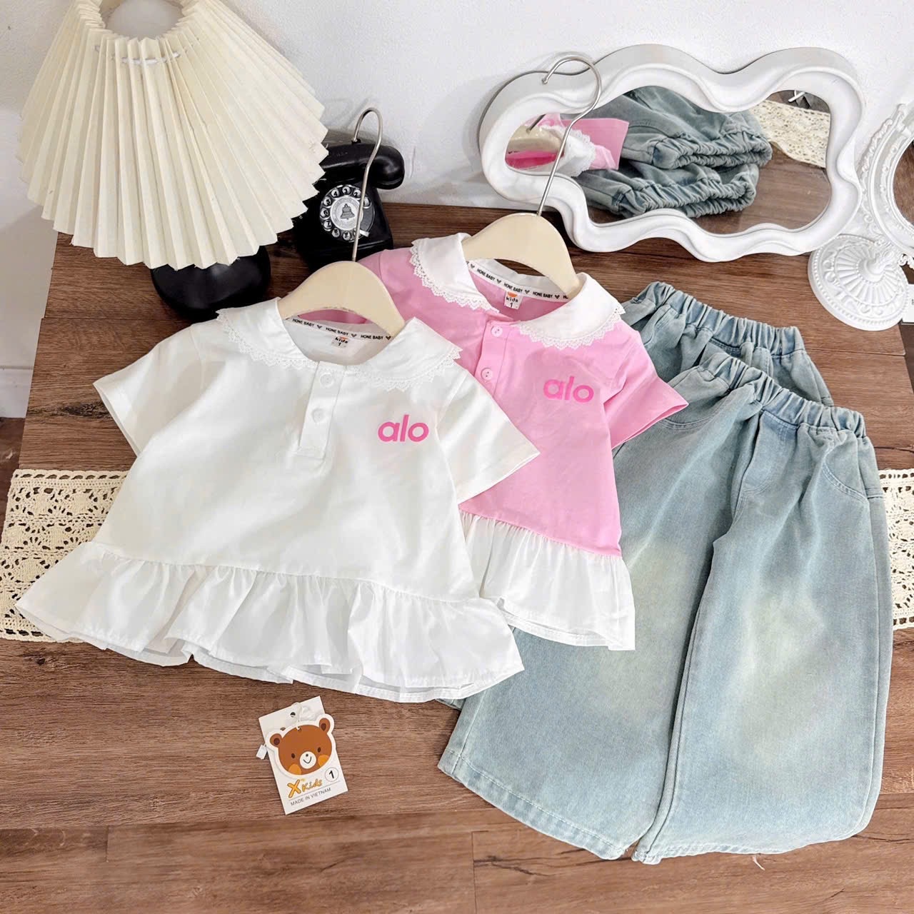 Sét áo alo cổ sen quần bò xuông bé gái